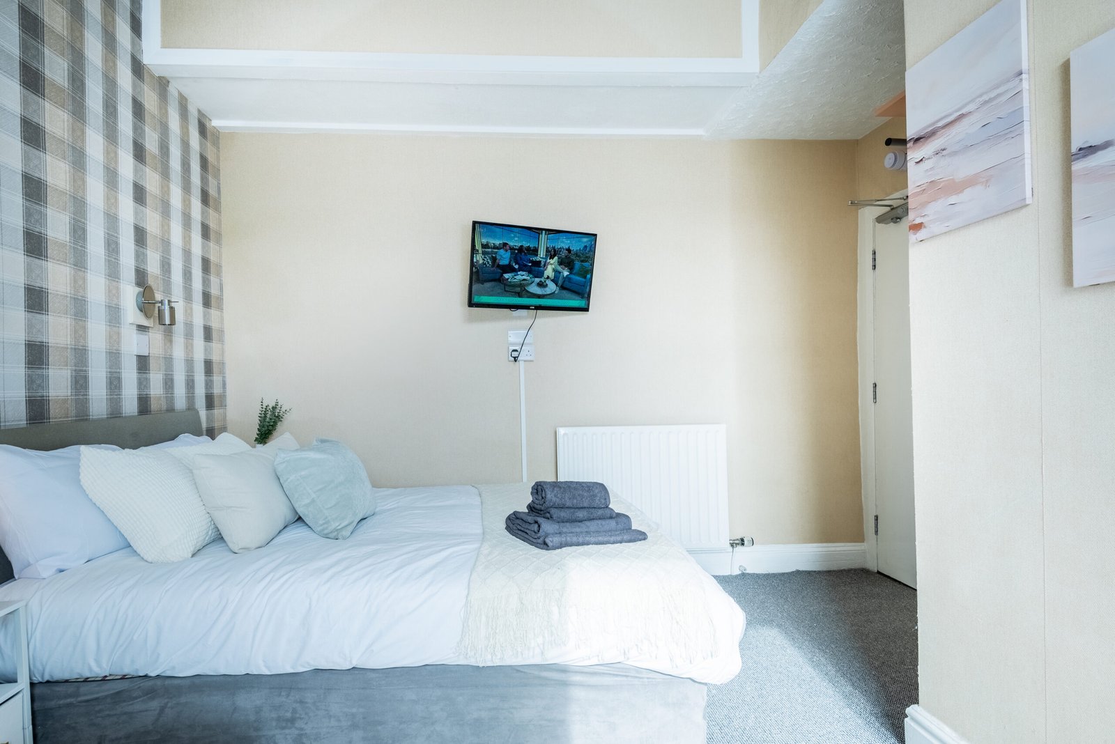Short Stay Apartments Blackpool – Bayview Apartment Morecambe Short-stay-apartments-Blackpool-are-near-Morecambe-Bay.-Bayview-Apartment-is-fully-furnished-and-available-for-weekly-and-monthly-rentals