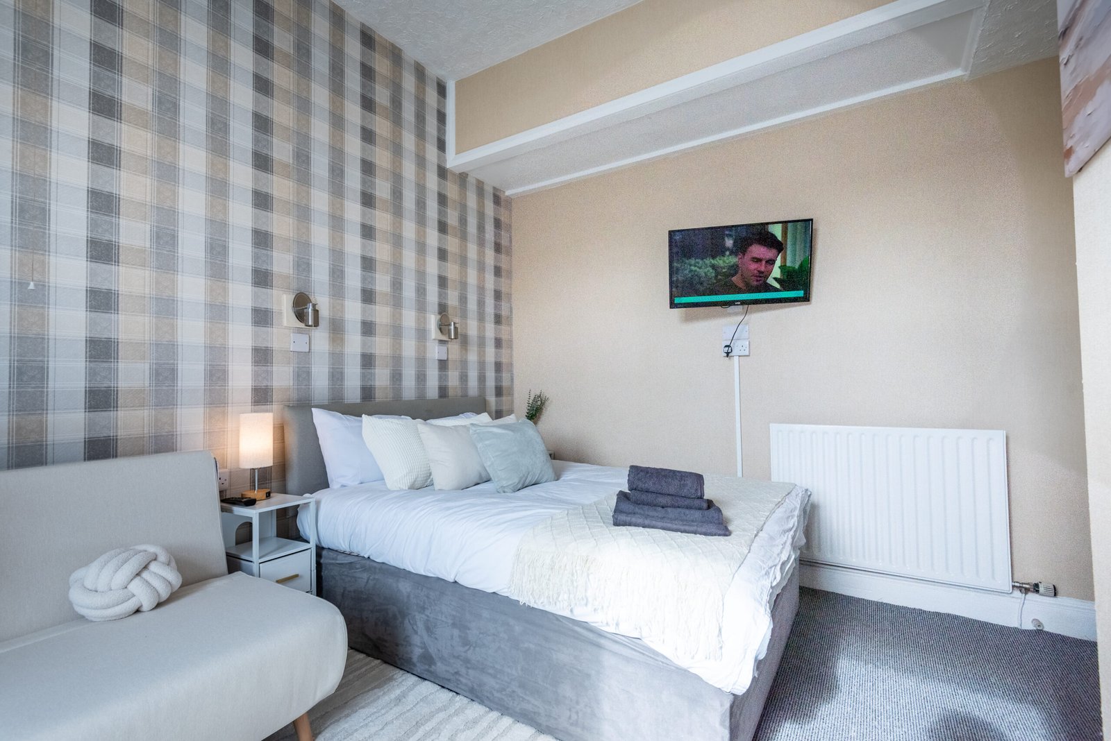 Short Stay Apartments Blackpool – Bayview Apartment Morecambe Short-stay-apartments-Blackpool-are-near-Morecambe-Bay.-Bayview-Apartment-is-fully-furnished-and-available-for-weekly-and-monthly-rentals