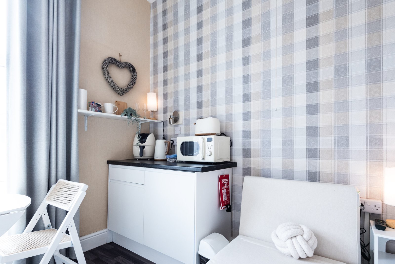 Short Stay Apartments Blackpool – Bayview Apartment Morecambe Short-stay-apartments-Blackpool-are-near-Morecambe-Bay.-Bayview-Apartment-is-fully-furnished-and-available-for-weekly-and-monthly-rentals