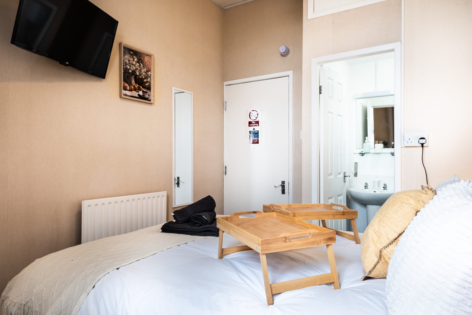 Furnished Apartments Blackpool | Bayview Morecambe Seafront Book-furnished-apartments-near-Morecambe-Bay.-Enjoy-self-catering-facilities,-sea-views,-en-suite-comfort-and-flexible-short-stays.