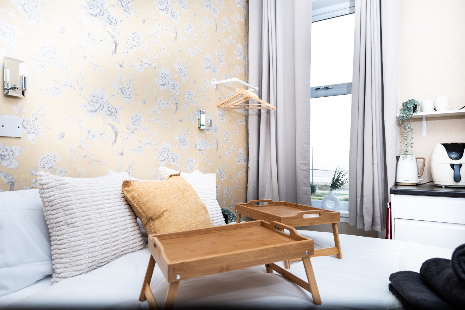 Furnished Apartments Blackpool | Bayview Morecambe Seafront Book-furnished-apartments-near-Morecambe-Bay.-Enjoy-self-catering-facilities,-sea-views,-en-suite-comfort-and-flexible-short-stays.