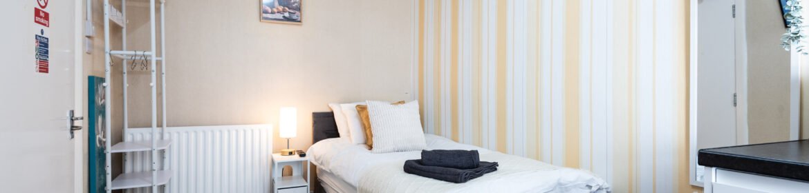 Business accommodation near Blackpool with a coastal studio, free parking, WiFi and self-catering facilities in Morecambe, Lancashire.