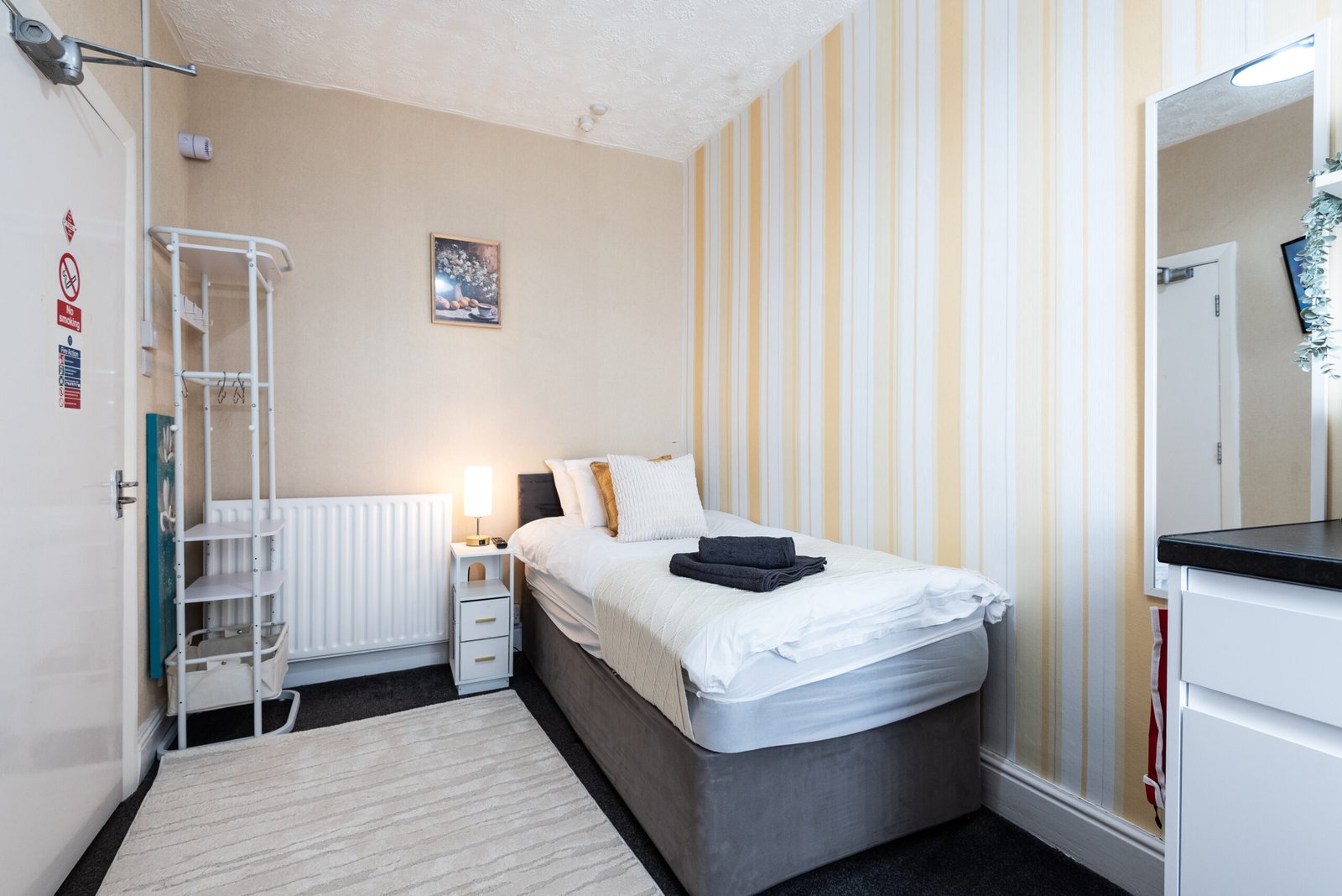 Business Accommodation Blackpool | Morecambe Coastal Studio Business-accommodation-near-Blackpool-with-a-coastal-studio,-free-parking,-WiFi-and-self-catering-facilities-in-Morecambe,-Lancashire.