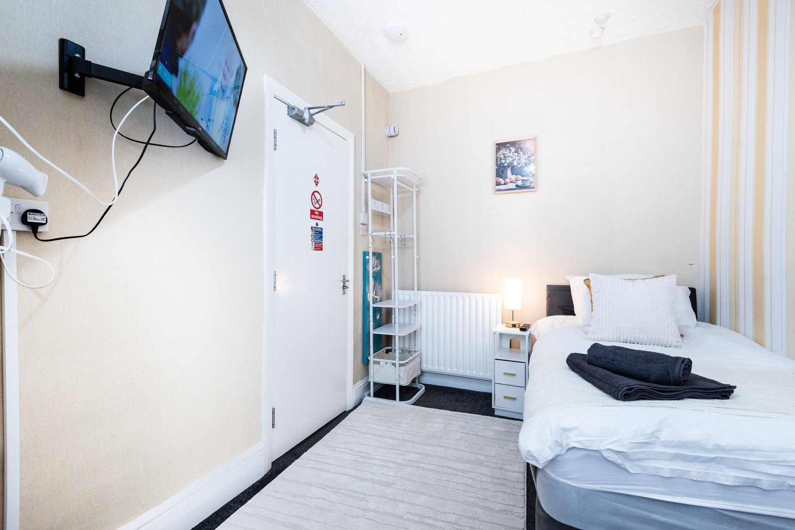 Business Accommodation Blackpool | Morecambe Coastal Studio Business-accommodation-near-Blackpool-with-a-coastal-studio,-free-parking,-WiFi-and-self-catering-facilities-in-Morecambe,-Lancashire.