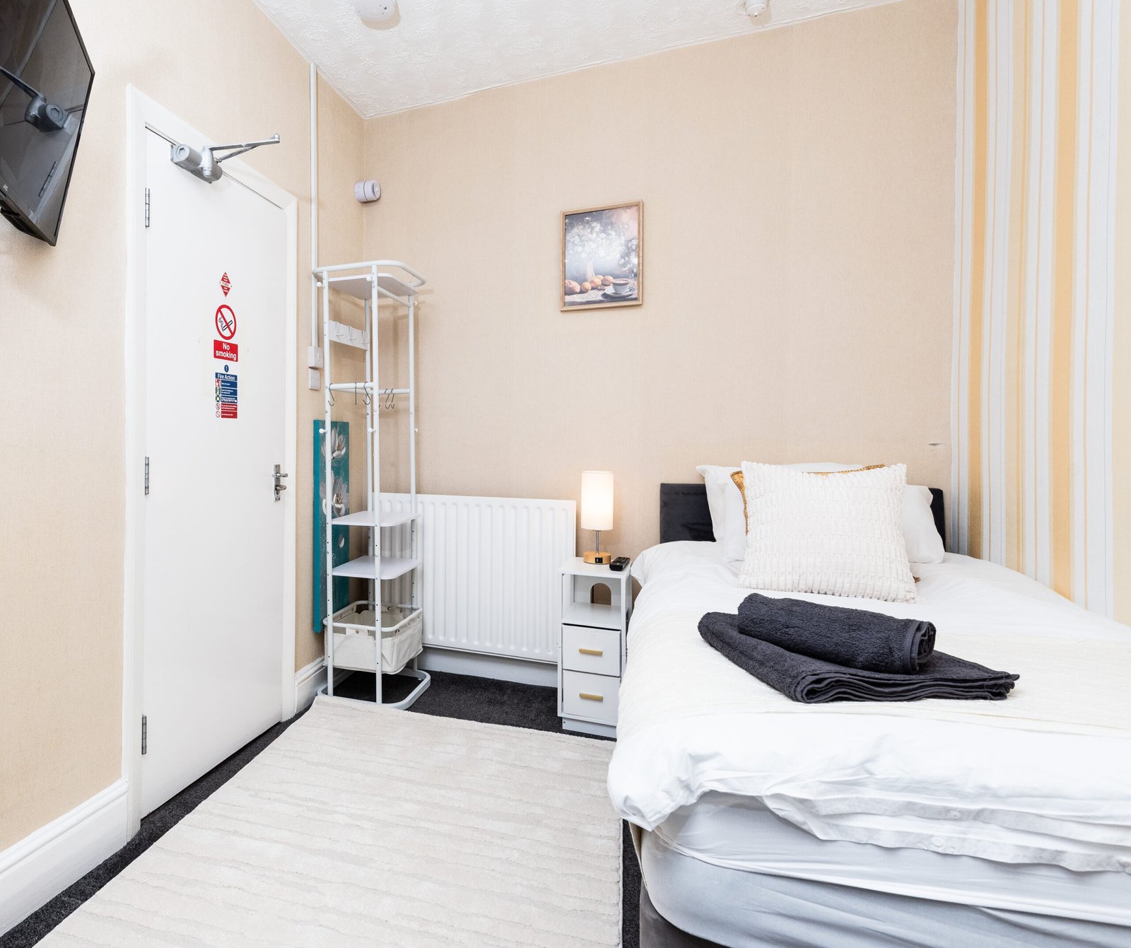 Business Accommodation Blackpool | Morecambe Coastal Studio Business-accommodation-near-Blackpool-with-a-coastal-studio,-free-parking,-WiFi-and-self-catering-facilities-in-Morecambe,-Lancashire.