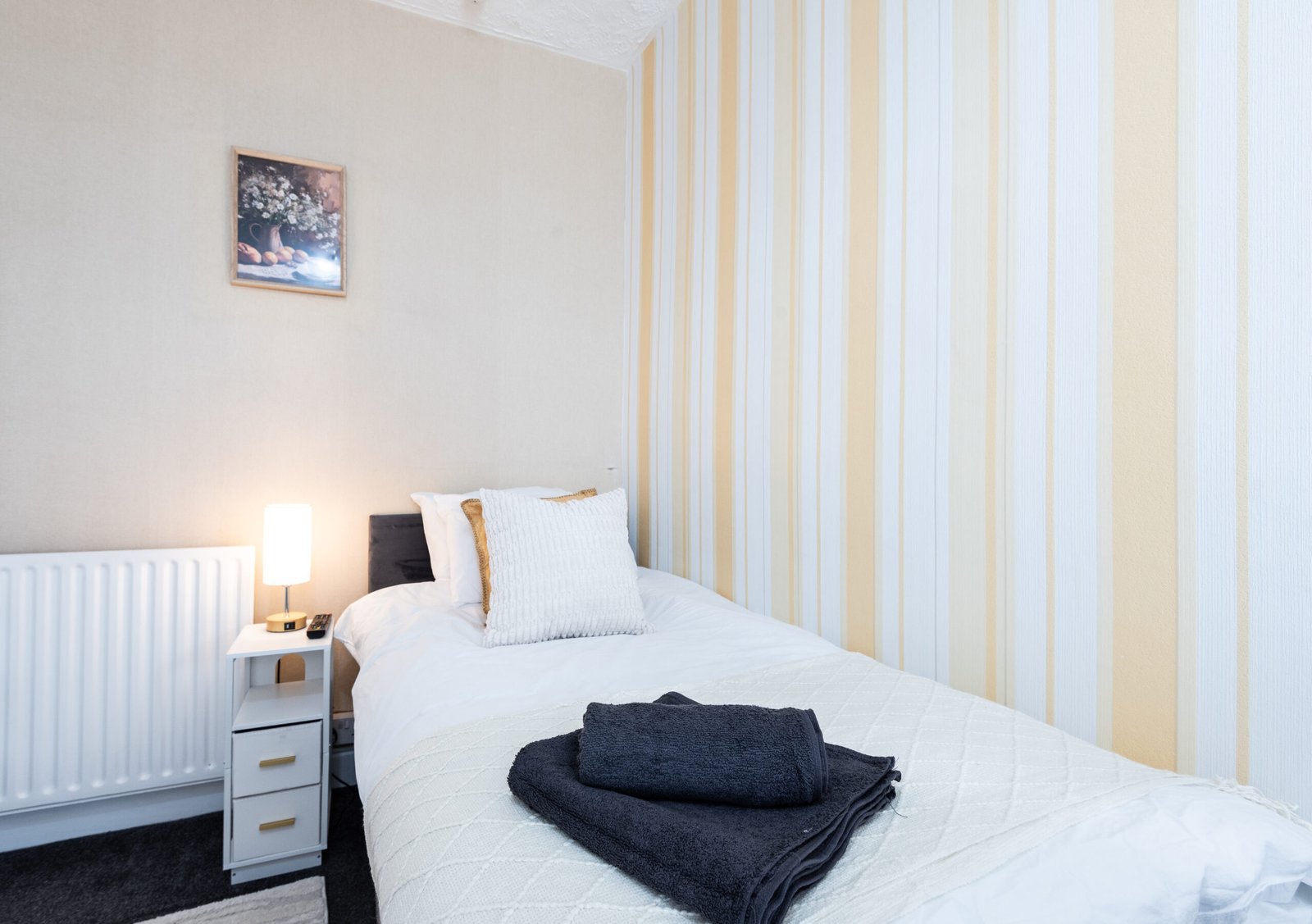 Business Accommodation Blackpool | Morecambe Coastal Studio Business-accommodation-near-Blackpool-with-a-coastal-studio,-free-parking,-WiFi-and-self-catering-facilities-in-Morecambe,-Lancashire.