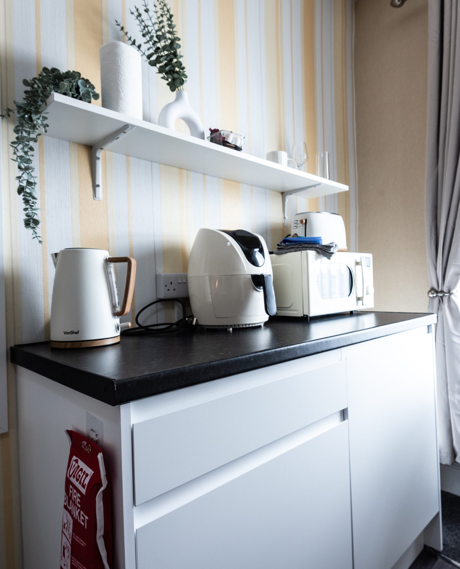 Business Accommodation Blackpool | Morecambe Coastal Studio Business-accommodation-near-Blackpool-with-a-coastal-studio,-free-parking,-WiFi-and-self-catering-facilities-in-Morecambe,-Lancashire.