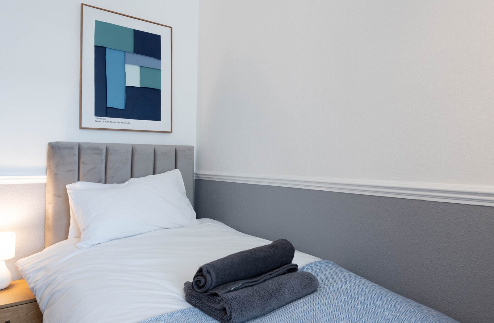 Holiday apartments Preston visitors can book near Morecambe Bay, with WiFi, kitchenette, en-suite facilities and flexible short stays.