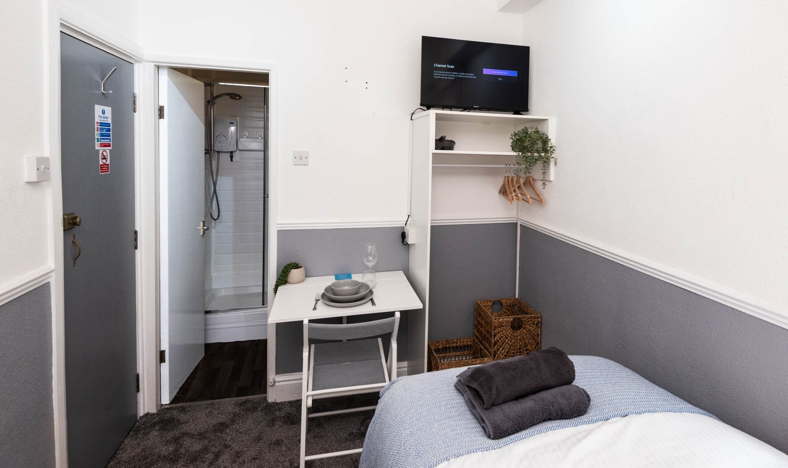 Aparthotel Lancashire | Morecambe Bay Studio Stay Book-an-aparthotel-in-Lancashire-near-Morecambe-Bay.-Enjoy-a-private-ensuite,-Smart-TV,-&-kitchen-facilities-for-short-or-extended-stays.