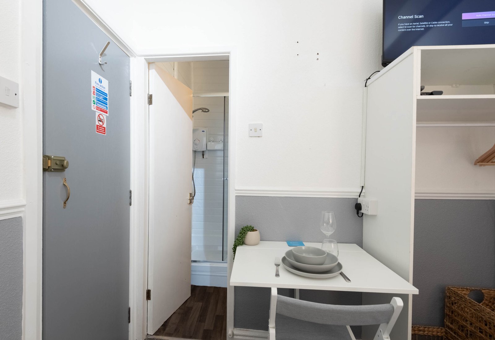 Aparthotel Lancashire | Morecambe Bay Studio Stay Book-an-aparthotel-in-Lancashire-near-Morecambe-Bay.-Enjoy-a-private-ensuite,-Smart-TV,-&-kitchen-facilities-for-short-or-extended-stays.