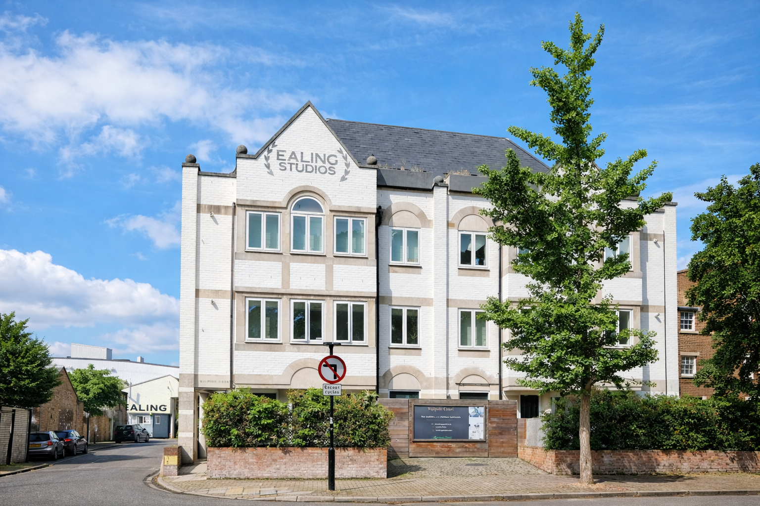 Ealing Serviced Apartments | Corporate Accommodation London Book-Ealing-serviced-apartments-near-Ealing-Broadway.-Perfect-for-corporate-stays,-relocations,-contractors,-and-self-catering-accommodation.
