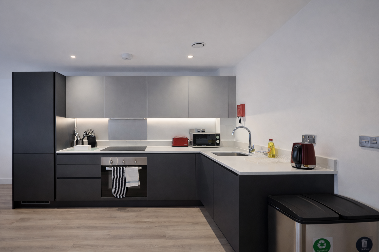 Holiday Rentals Surrey | Harvest Lane Apartments Thames Ditton Book-Holiday-Rentals-Surrey-at-Harvest-Lane-in-Thames-Ditton.-Enjoy-furnished-1,-2-and-3-bedroom-apartments-for-weekly-or-monthly-rentals.