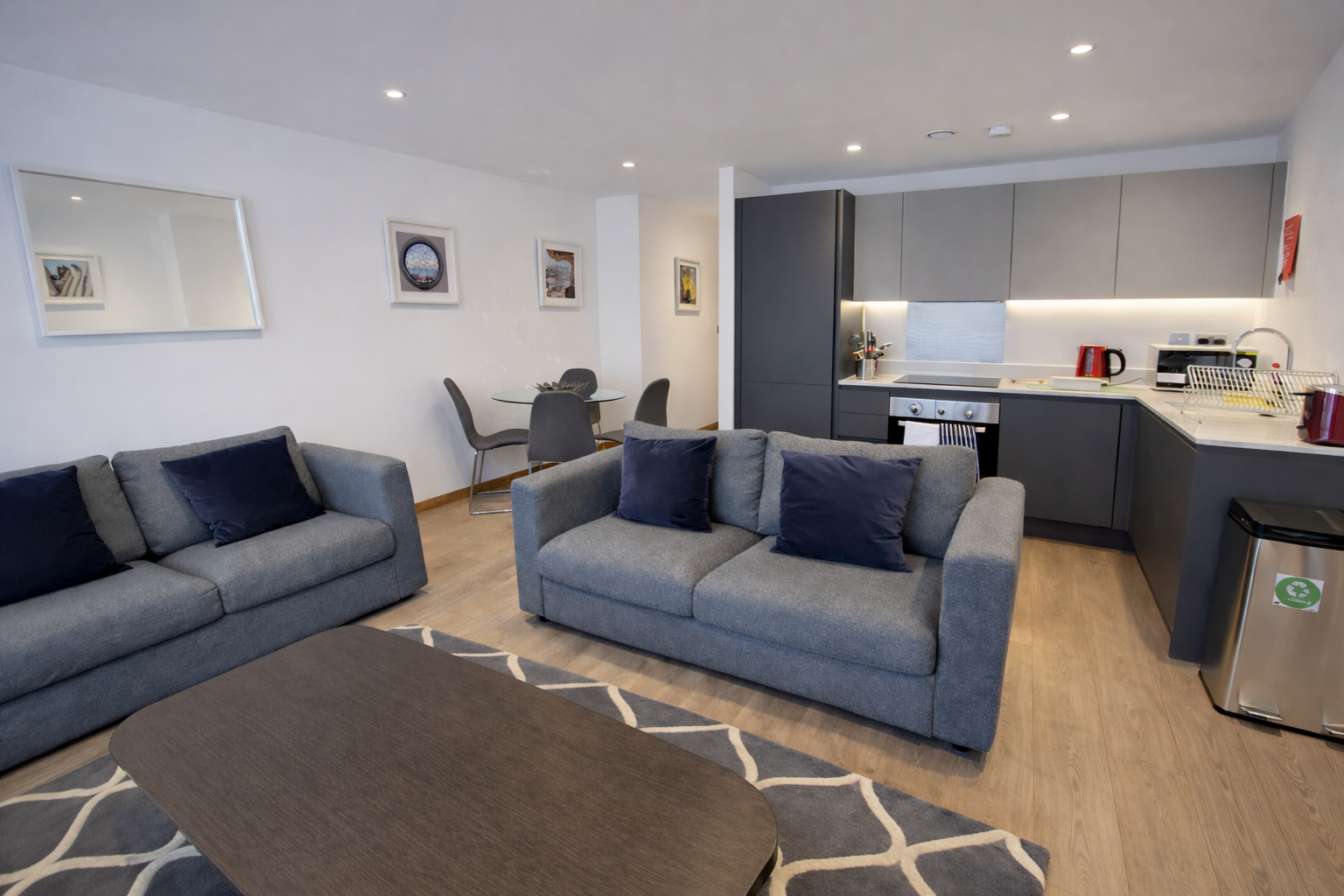 Holiday Rentals Surrey | Harvest Lane Apartments Thames Ditton Book-Holiday-Rentals-Surrey-at-Harvest-Lane-in-Thames-Ditton.-Enjoy-furnished-1,-2-and-3-bedroom-apartments-for-weekly-or-monthly-rentals.