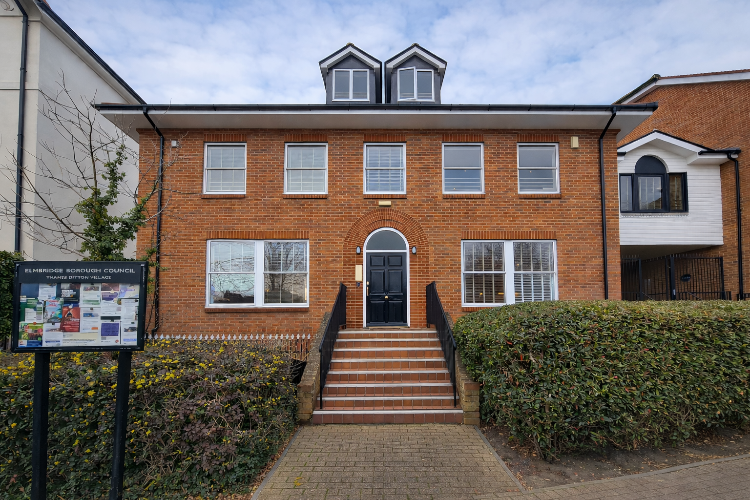 Holiday Rentals Surrey | Harvest Lane Apartments Thames Ditton Book-Holiday-Rentals-Surrey-at-Harvest-Lane-in-Thames-Ditton.-Enjoy-furnished-1,-2-and-3-bedroom-apartments-for-weekly-or-monthly-rentals.