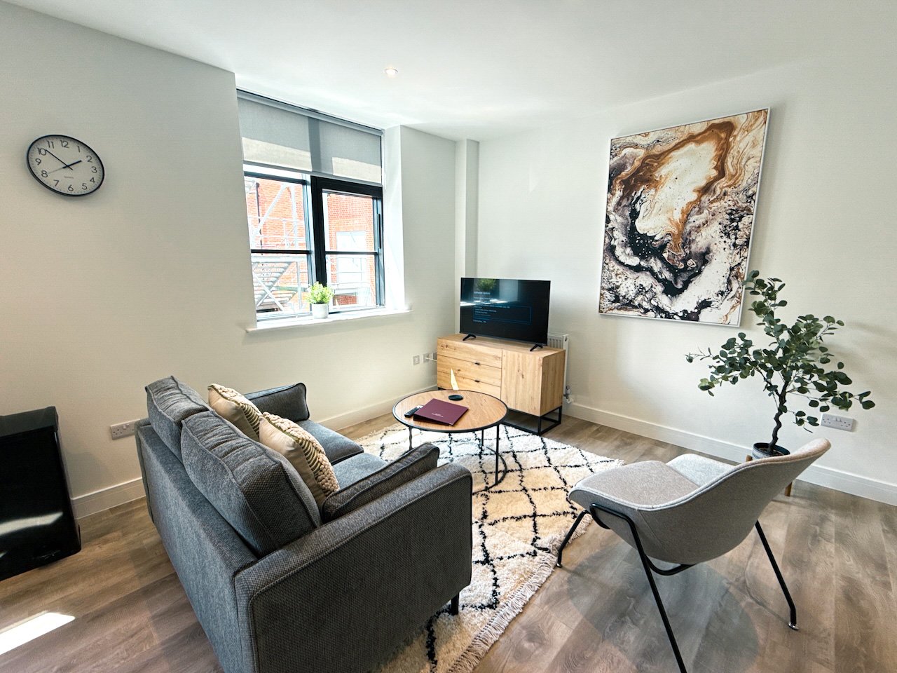 Serviced Accommodation Abingdon | Corporate Short Lets Serviced-accommodation-Abingdon-with-furnished-apartments,-WiFi,-kitchens-and-parking.-Ideal-for-corporate-lets,-contractors-&extended-stays.
