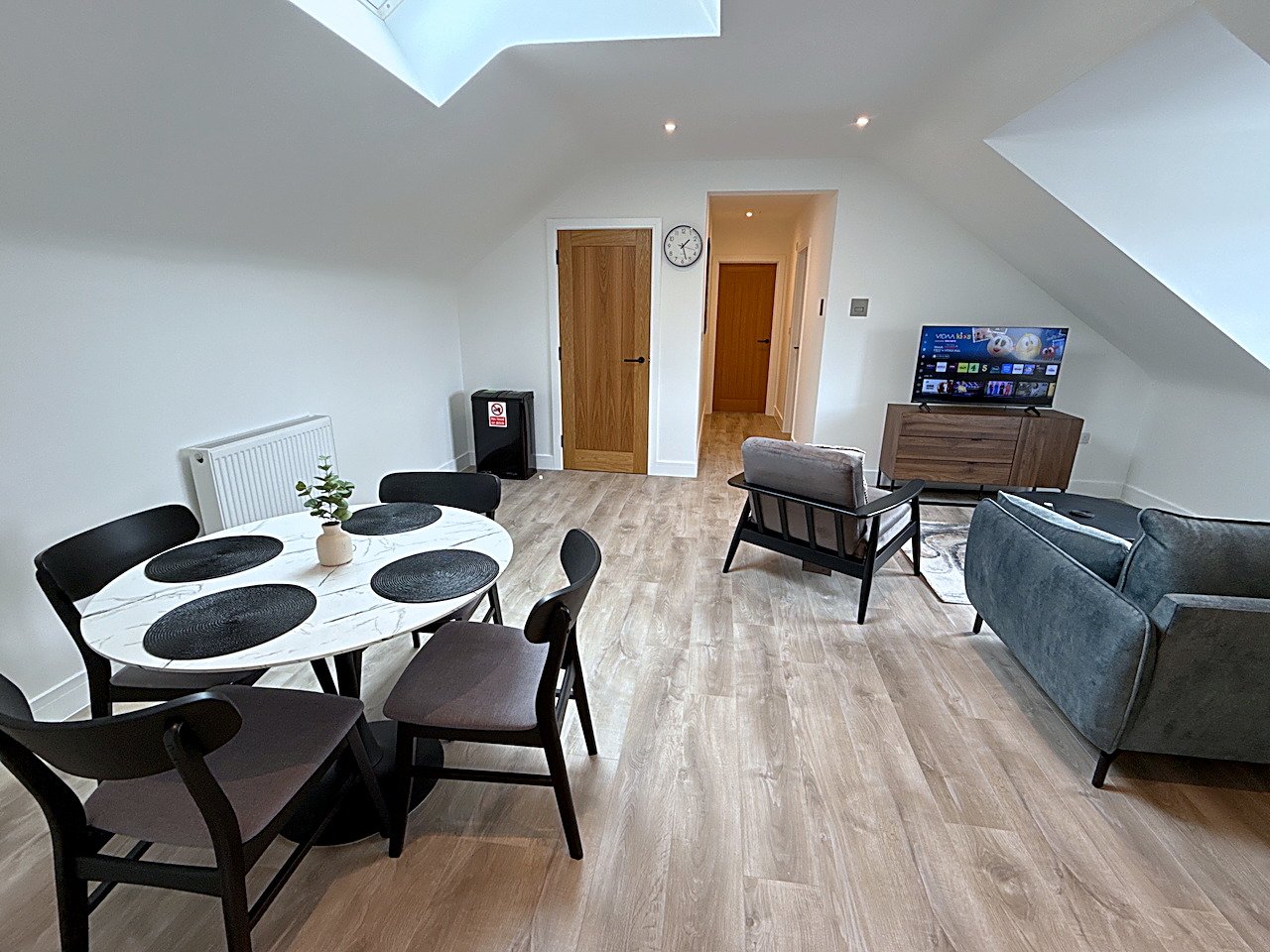 Serviced Accommodation Abingdon | Corporate Short Lets Serviced-accommodation-Abingdon-with-furnished-apartments,-WiFi,-kitchens-and-parking.-Ideal-for-corporate-lets,-contractors-&extended-stays.