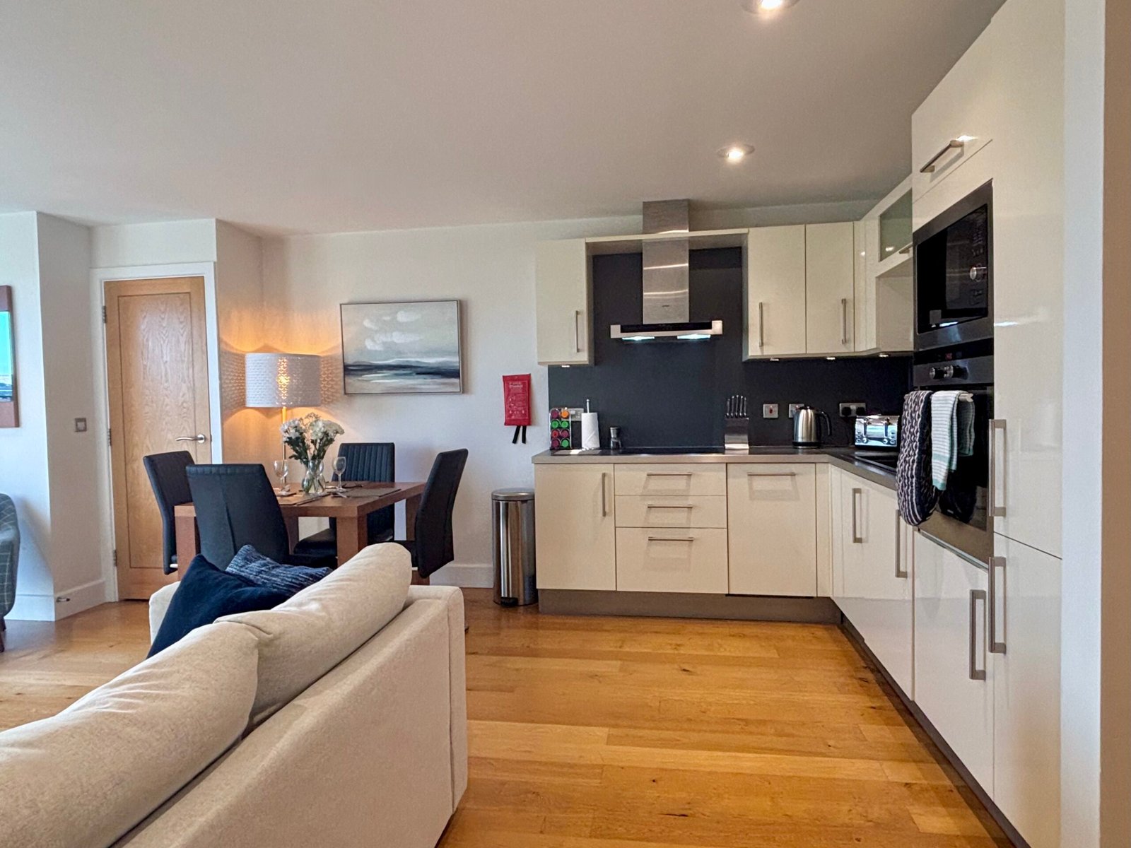 Petersfield Serviced Accommodation | Luxury Cambridge Stays Petersfield-serviced-accommodation-with-luxury-Cambridge-apartments,-parking,-WiFi,-self-catering-facilities-and-flexible-extended-stays.