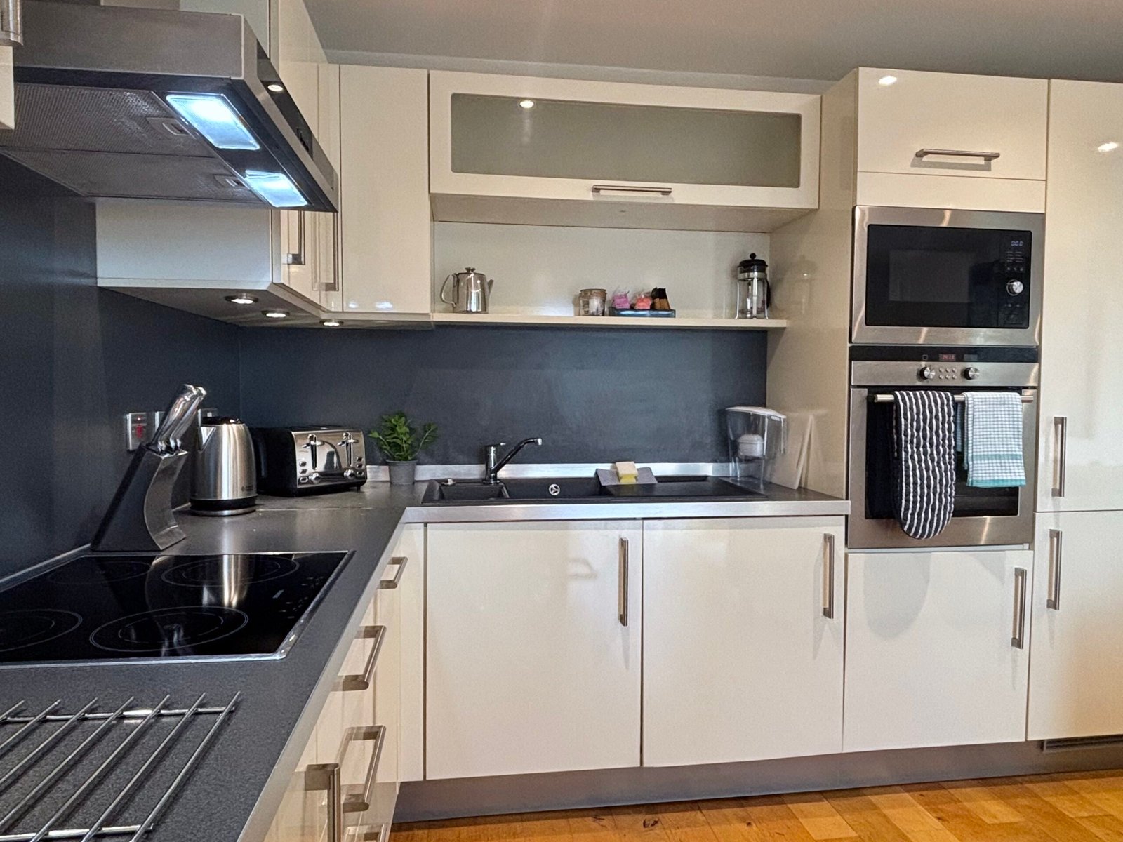 Petersfield Serviced Accommodation | Luxury Cambridge Stays Petersfield-serviced-accommodation-with-luxury-Cambridge-apartments,-parking,-WiFi,-self-catering-facilities-and-flexible-extended-stays.