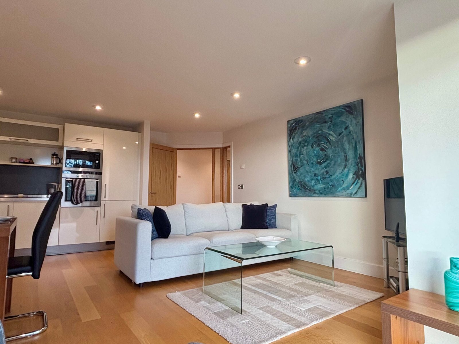 Petersfield Serviced Accommodation | Luxury Cambridge Stays Petersfield-serviced-accommodation-with-luxury-Cambridge-apartments,-parking,-WiFi,-self-catering-facilities-and-flexible-extended-stays.