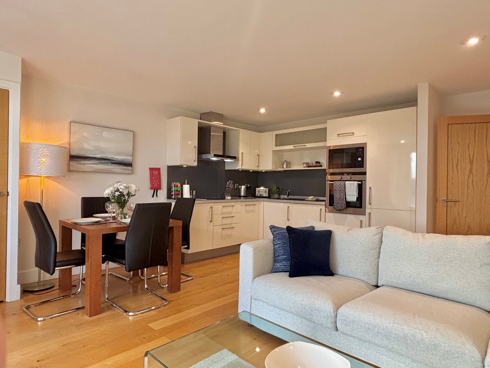 Petersfield Serviced Accommodation | Luxury Cambridge Stays Petersfield-serviced-accommodation-with-luxury-Cambridge-apartments,-parking,-WiFi,-self-catering-facilities-and-flexible-extended-stays.
