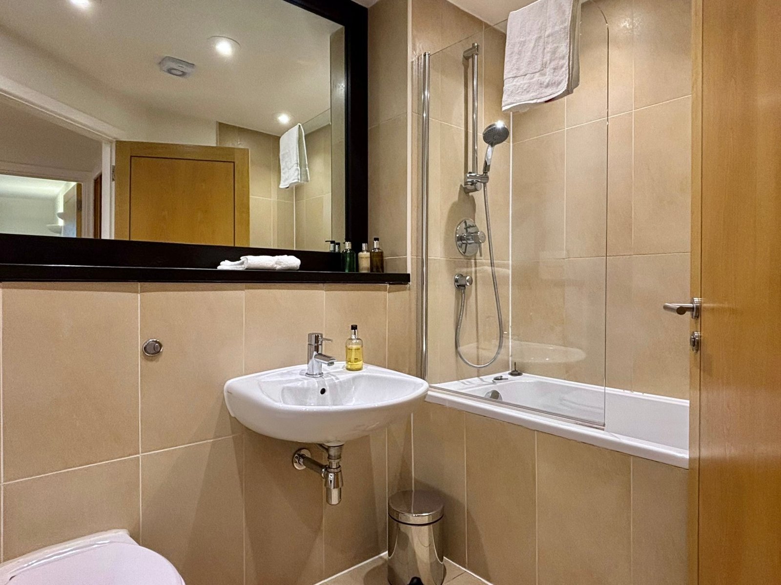 Petersfield Serviced Accommodation | Luxury Cambridge Stays Petersfield-serviced-accommodation-with-luxury-Cambridge-apartments,-parking,-WiFi,-self-catering-facilities-and-flexible-extended-stays.