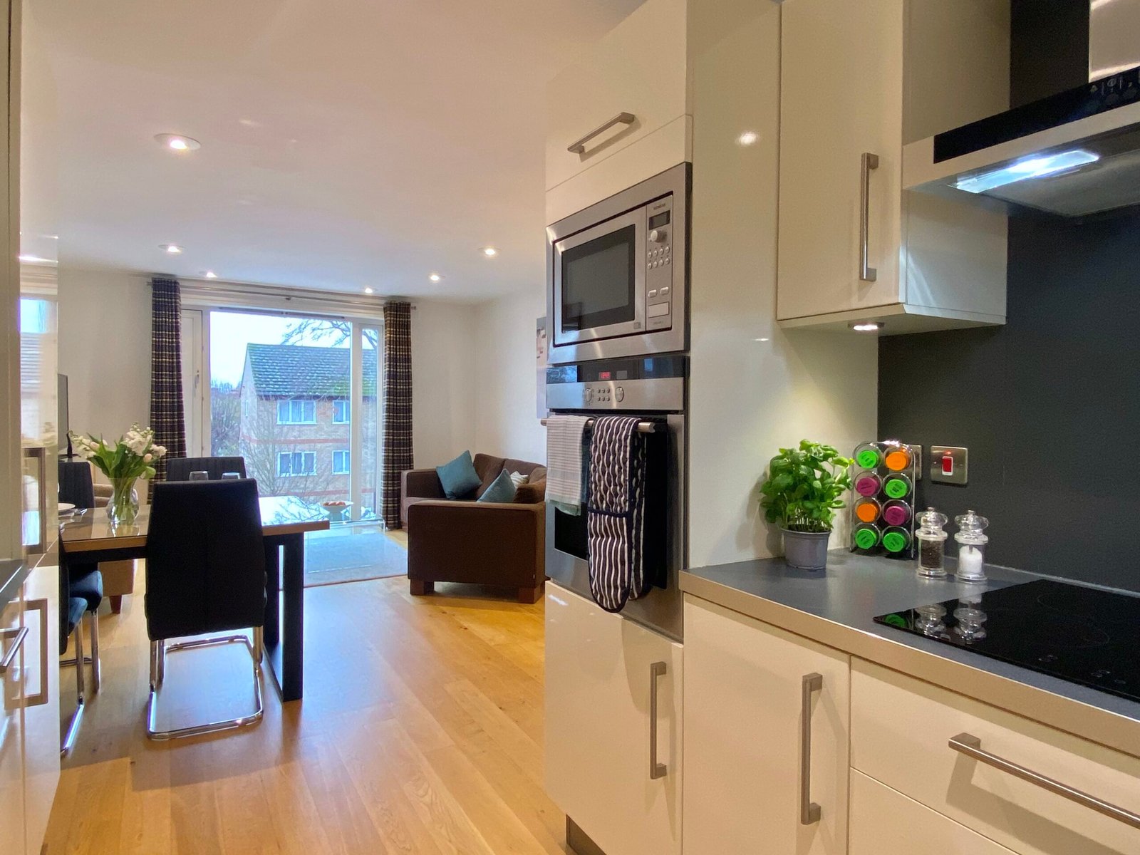Petersfield Serviced Accommodation | Luxury Cambridge Stays Petersfield-serviced-accommodation-with-luxury-Cambridge-apartments,-parking,-WiFi,-self-catering-facilities-and-flexible-extended-stays.