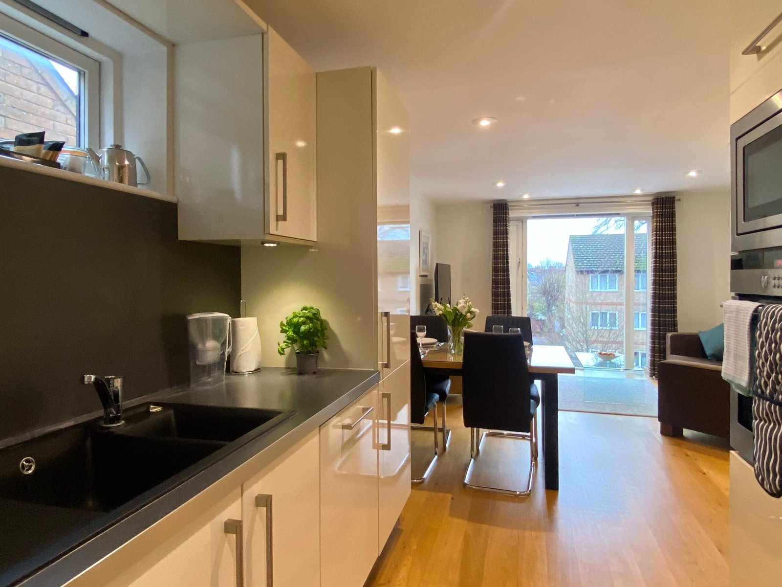 Petersfield Serviced Accommodation | Luxury Cambridge Stays Petersfield-serviced-accommodation-with-luxury-Cambridge-apartments,-parking,-WiFi,-self-catering-facilities-and-flexible-extended-stays.