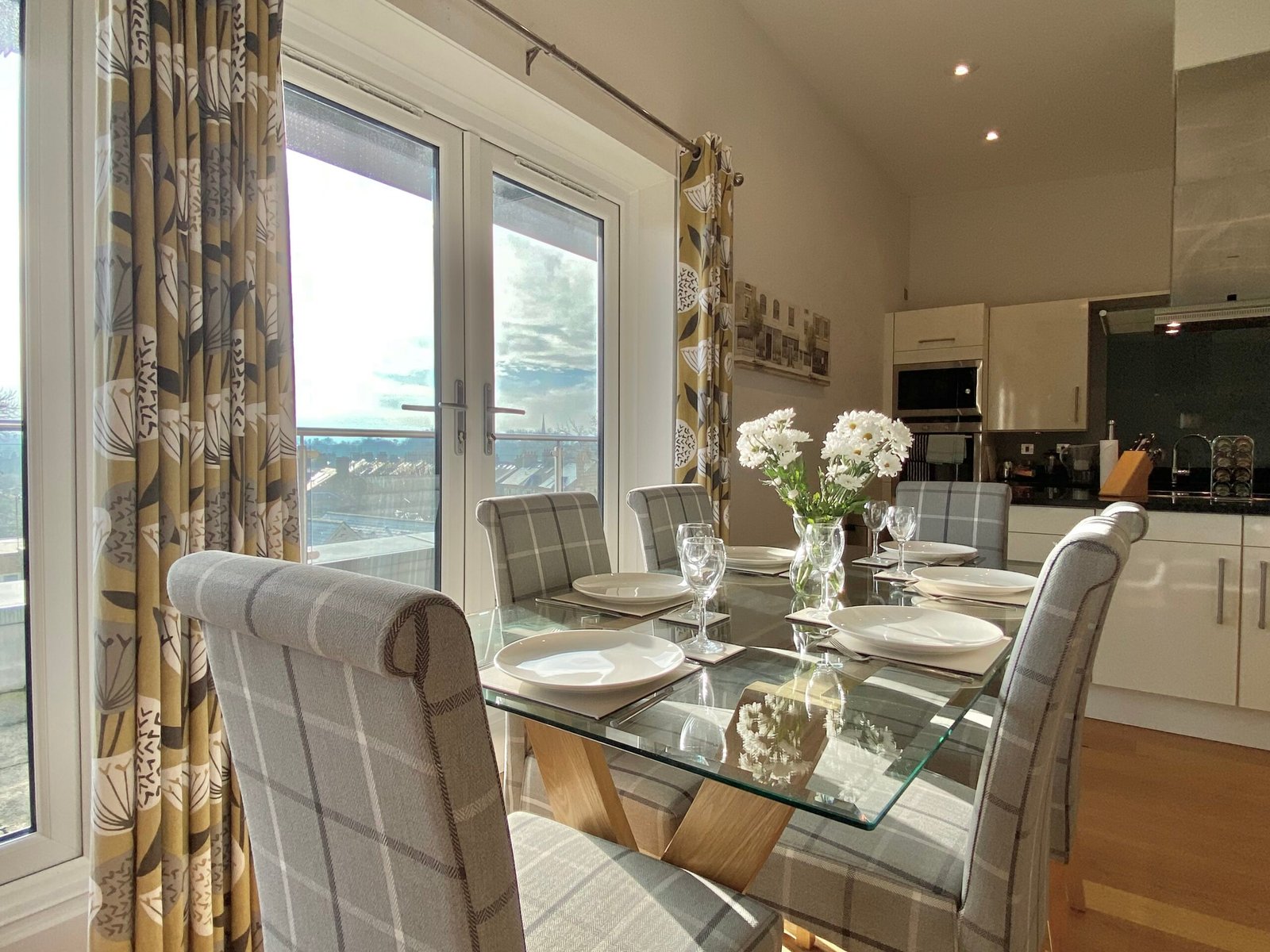 Petersfield Serviced Accommodation | Luxury Cambridge Stays Petersfield-serviced-accommodation-with-luxury-Cambridge-apartments,-parking,-WiFi,-self-catering-facilities-and-flexible-extended-stays.