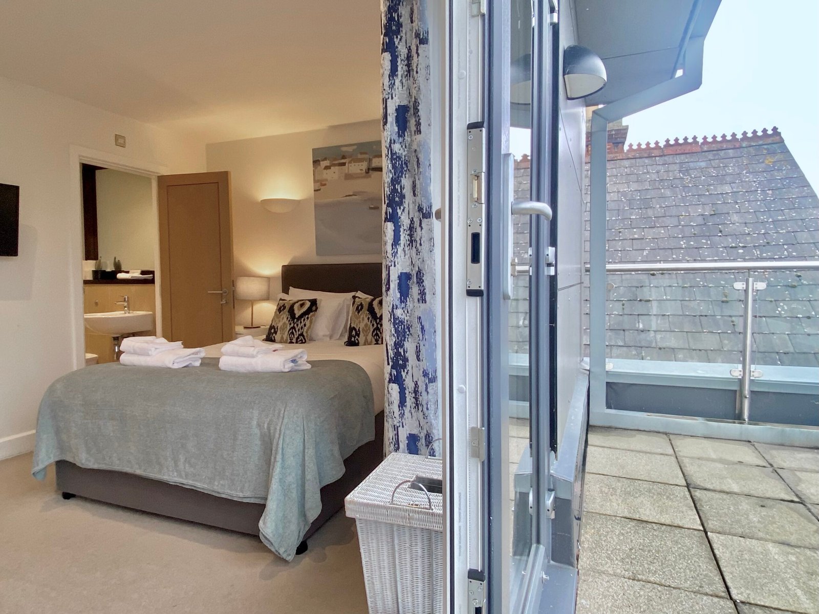 Petersfield Serviced Accommodation | Luxury Cambridge Stays Petersfield-serviced-accommodation-with-luxury-Cambridge-apartments,-parking,-WiFi,-self-catering-facilities-and-flexible-extended-stays.