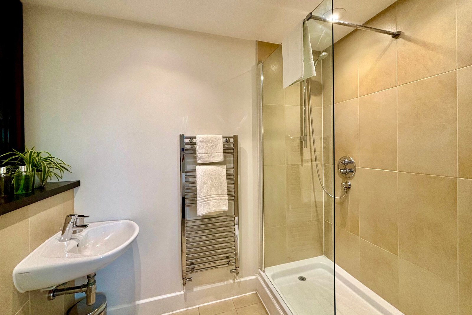 Petersfield Serviced Accommodation | Luxury Cambridge Stays Petersfield-serviced-accommodation-with-luxury-Cambridge-apartments,-parking,-WiFi,-self-catering-facilities-and-flexible-extended-stays.