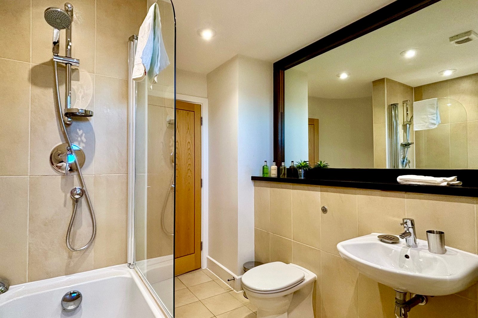 Petersfield Serviced Accommodation | Luxury Cambridge Stays Petersfield-serviced-accommodation-with-luxury-Cambridge-apartments,-parking,-WiFi,-self-catering-facilities-and-flexible-extended-stays.