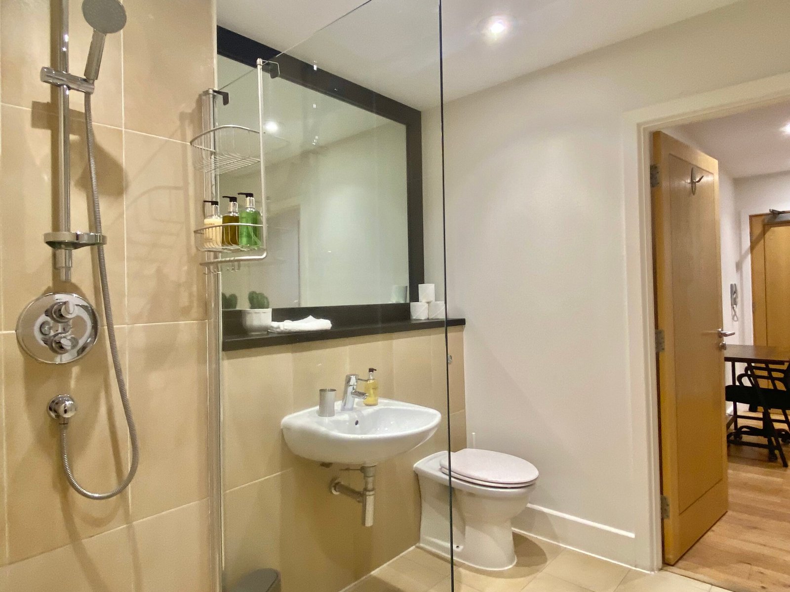 Petersfield Serviced Accommodation | Luxury Cambridge Stays Petersfield-serviced-accommodation-with-luxury-Cambridge-apartments,-parking,-WiFi,-self-catering-facilities-and-flexible-extended-stays.