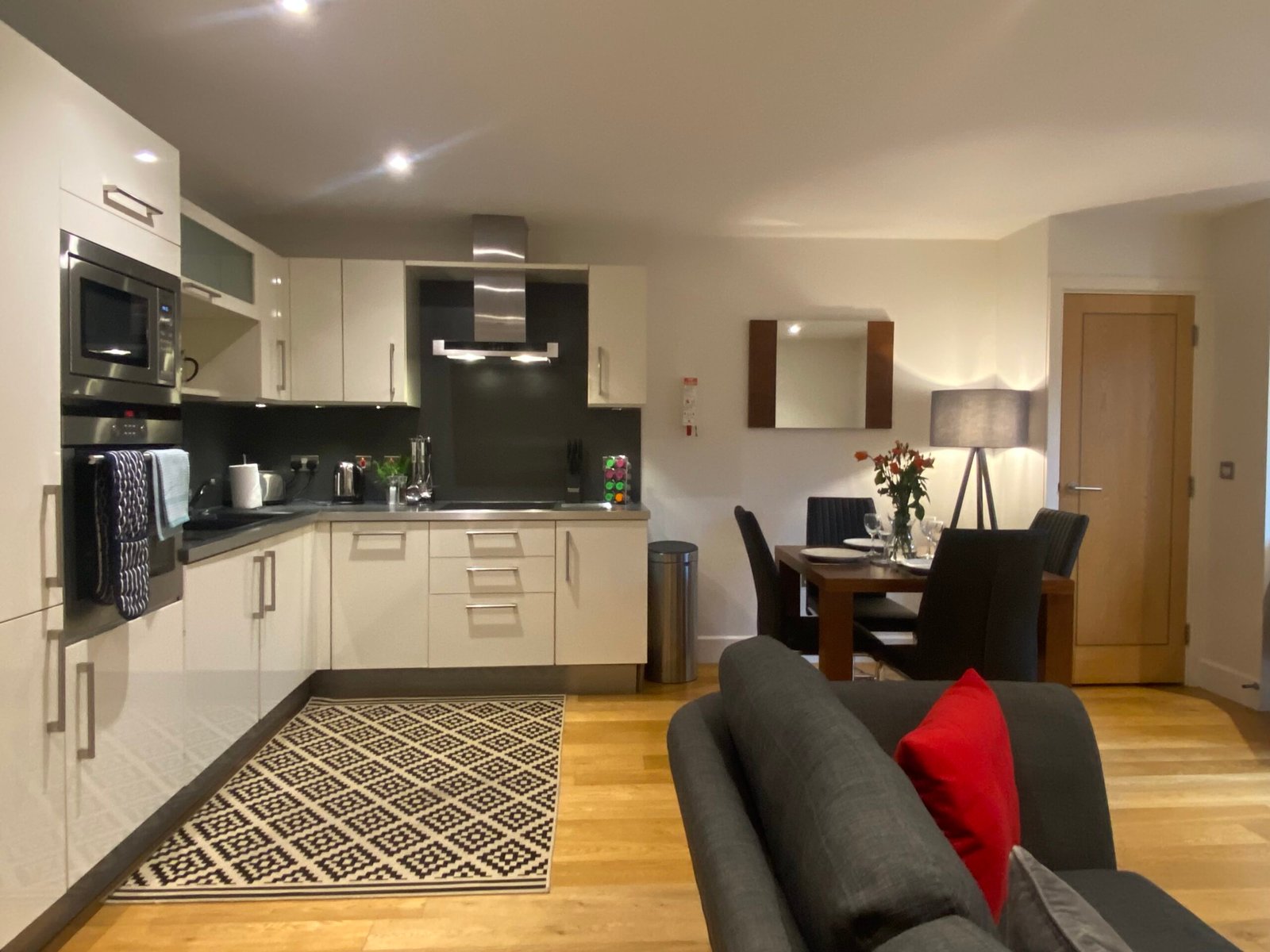 Petersfield Serviced Accommodation | Luxury Cambridge Stays Petersfield-serviced-accommodation-with-luxury-Cambridge-apartments,-parking,-WiFi,-self-catering-facilities-and-flexible-extended-stays.