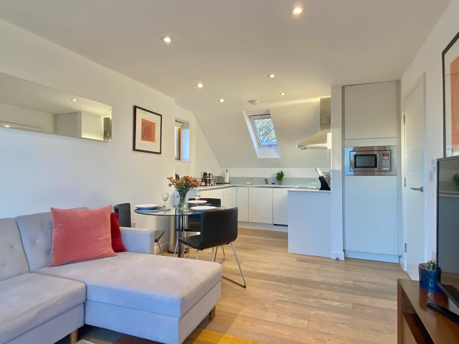 Holiday Accommodation Cambridge | City Centre Apartments Book-holiday-accommodation-in-Cambridge-near-Cambridge-Station.-Perfect-for-business-trips,-city-breaks,-and-extended-stays.