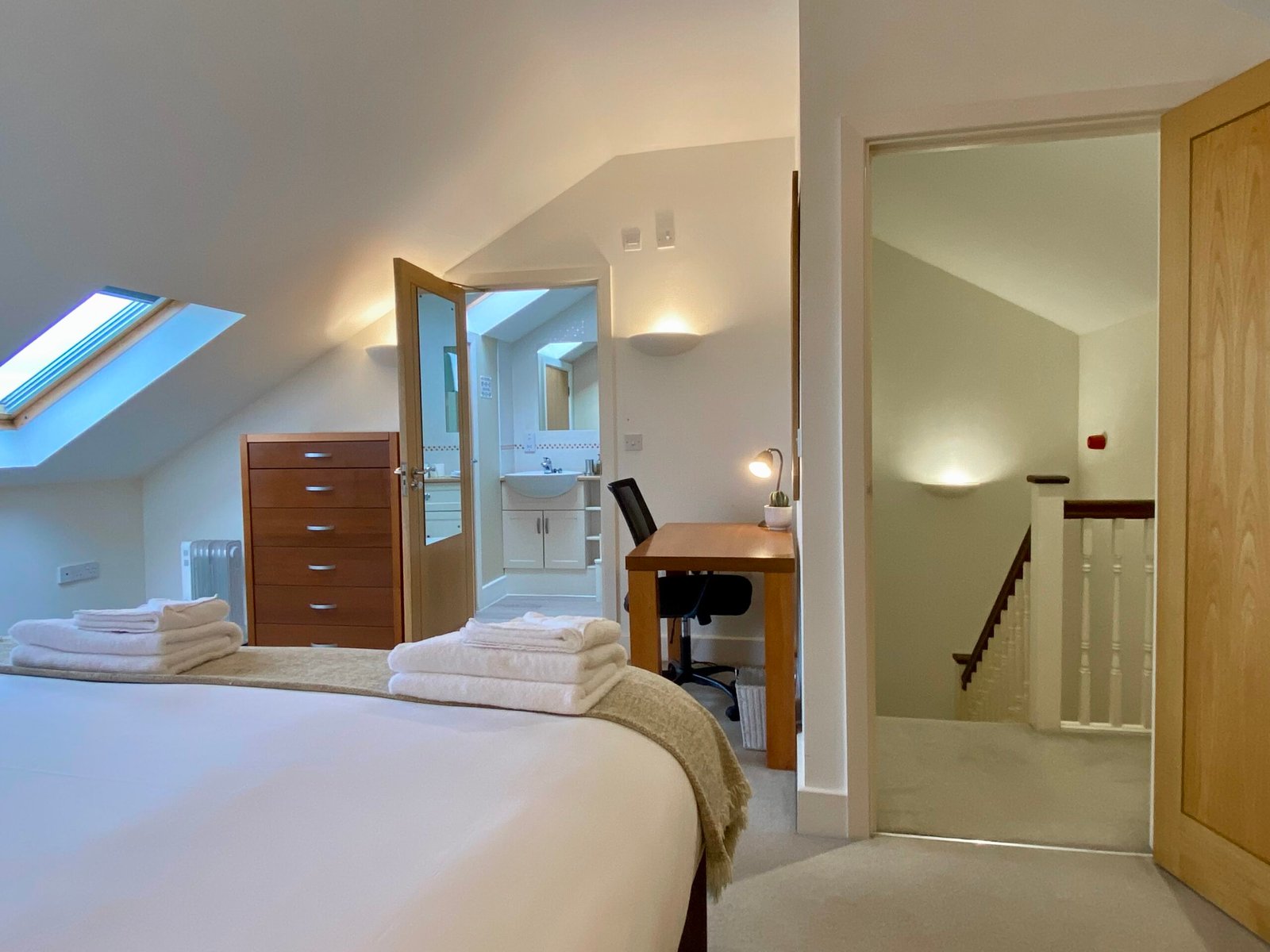 Arbury Serviced Apartments Cambridge | Short Let Accommodation Book-Arbury-Serviced-Apartments-at-Manor-House.-Ideal-short-let-apartments-in-Cambridgeshire-with-parking-near-Stansted-Airport-links.