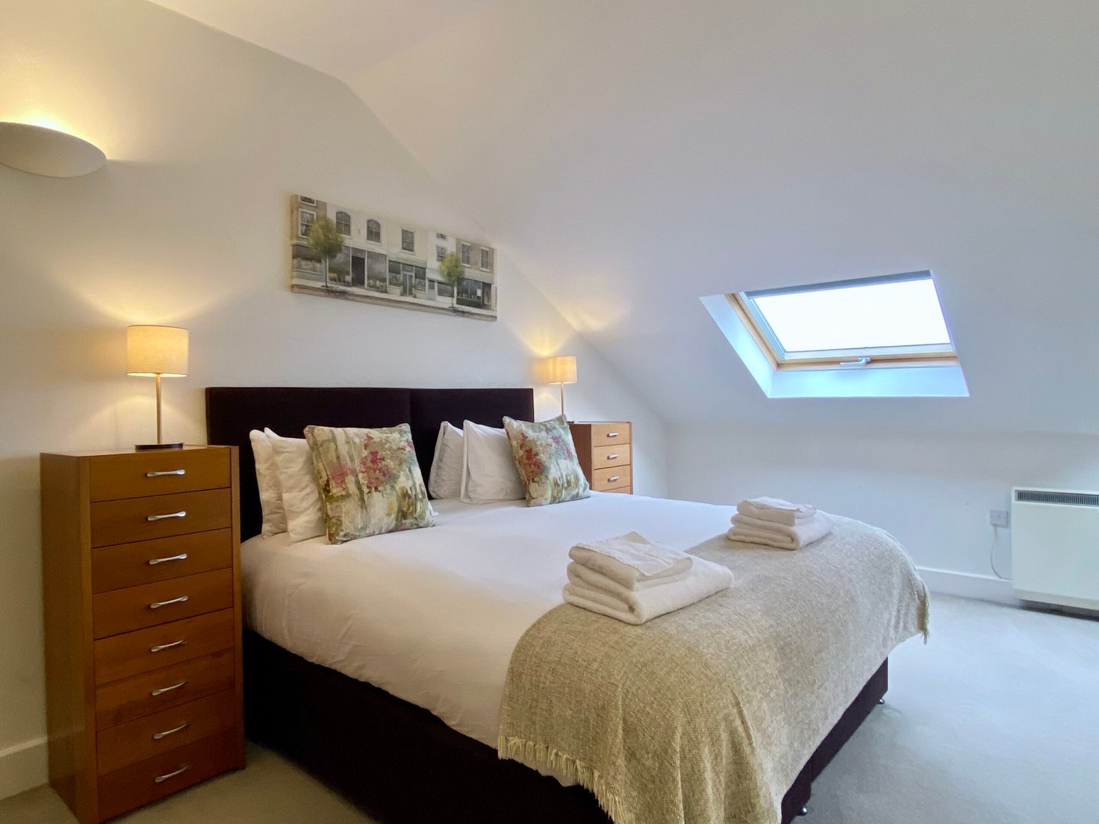 Arbury Serviced Apartments Cambridge | Short Let Accommodation Book-Arbury-Serviced-Apartments-at-Manor-House.-Ideal-short-let-apartments-in-Cambridgeshire-with-parking-near-Stansted-Airport-links.