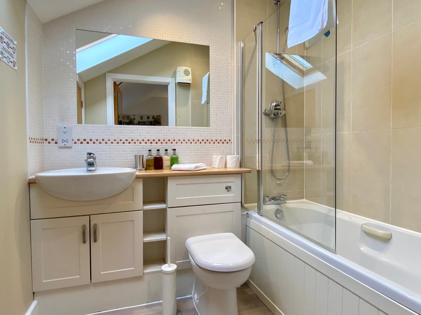 Arbury Serviced Apartments Cambridge | Short Let Accommodation Book-Arbury-Serviced-Apartments-at-Manor-House.-Ideal-short-let-apartments-in-Cambridgeshire-with-parking-near-Stansted-Airport-links.