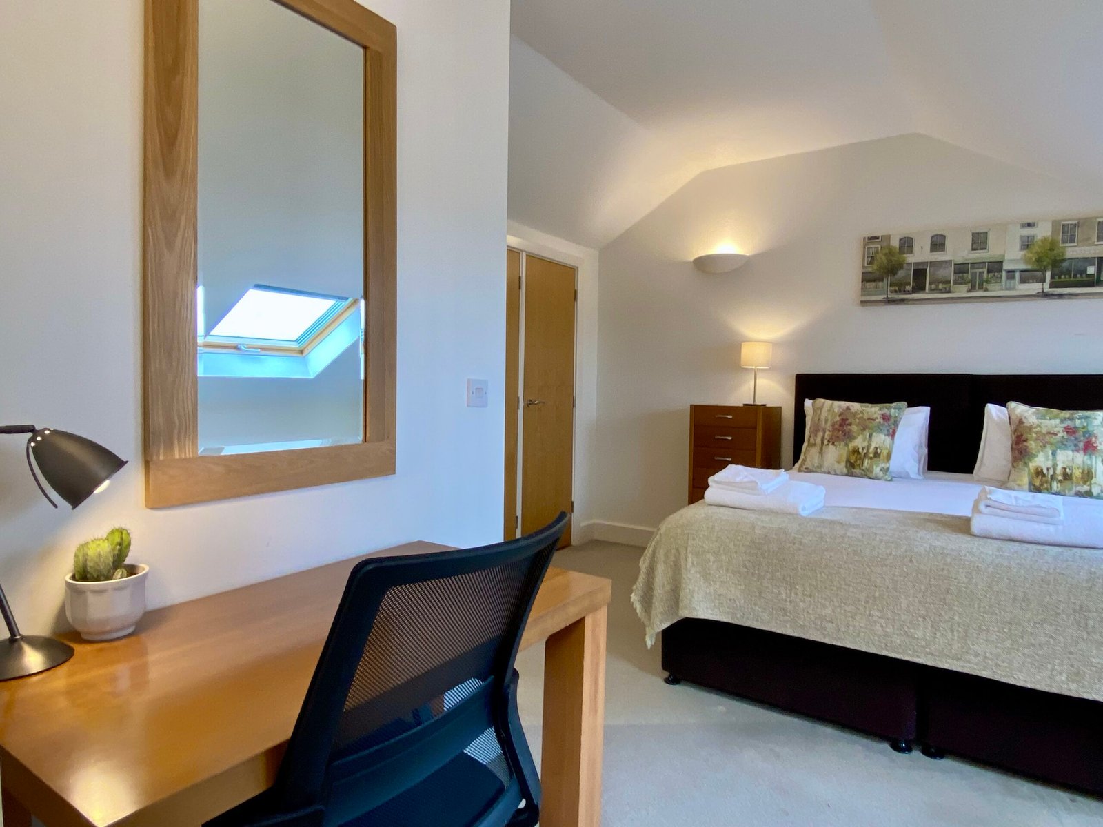 Arbury Serviced Apartments Cambridge | Short Let Accommodation Book-Arbury-Serviced-Apartments-at-Manor-House.-Ideal-short-let-apartments-in-Cambridgeshire-with-parking-near-Stansted-Airport-links.