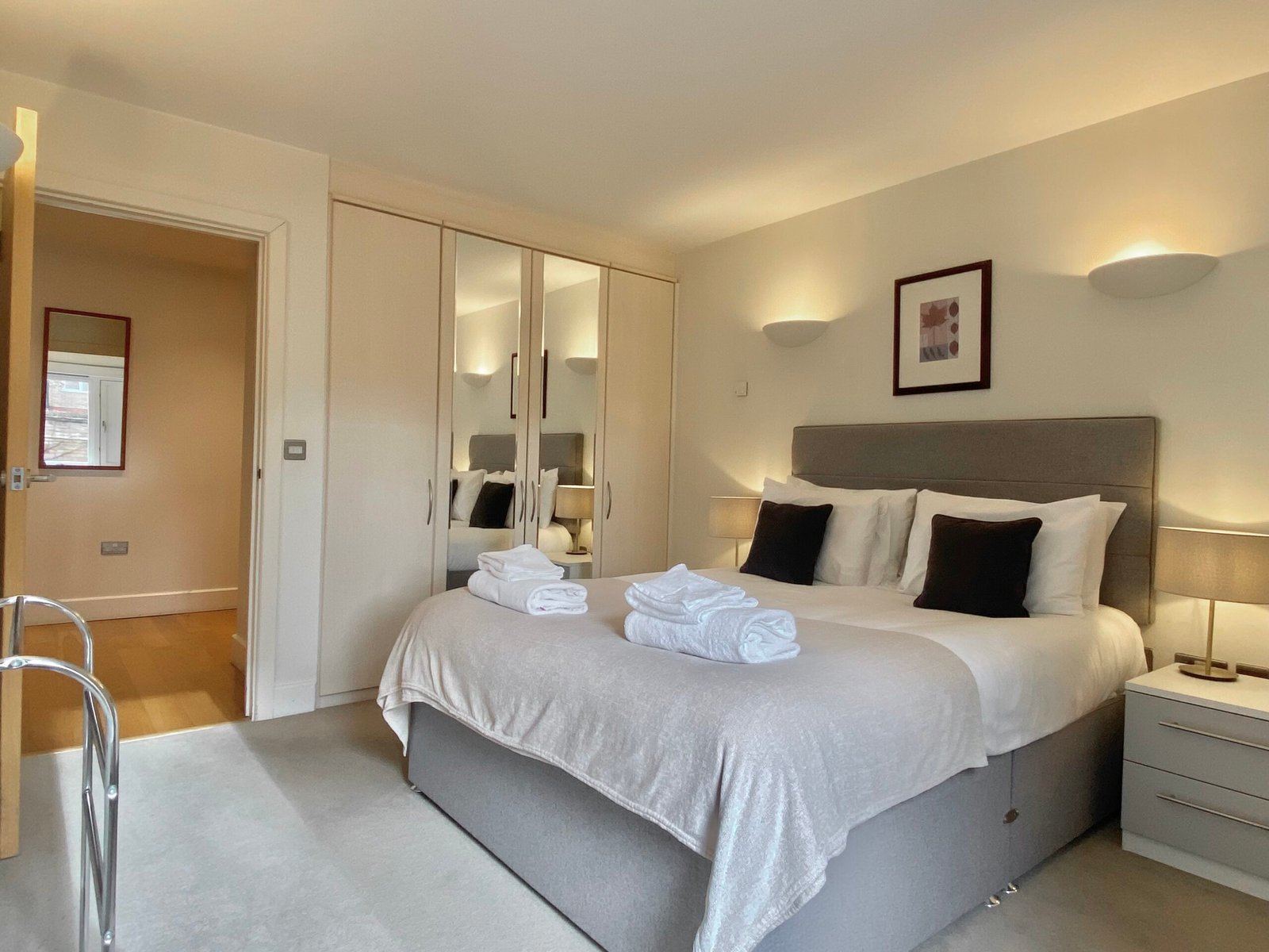 Petersfield Serviced Accommodation | Luxury Cambridge Stays Petersfield-serviced-accommodation-with-luxury-Cambridge-apartments,-parking,-WiFi,-self-catering-facilities-and-flexible-extended-stays.