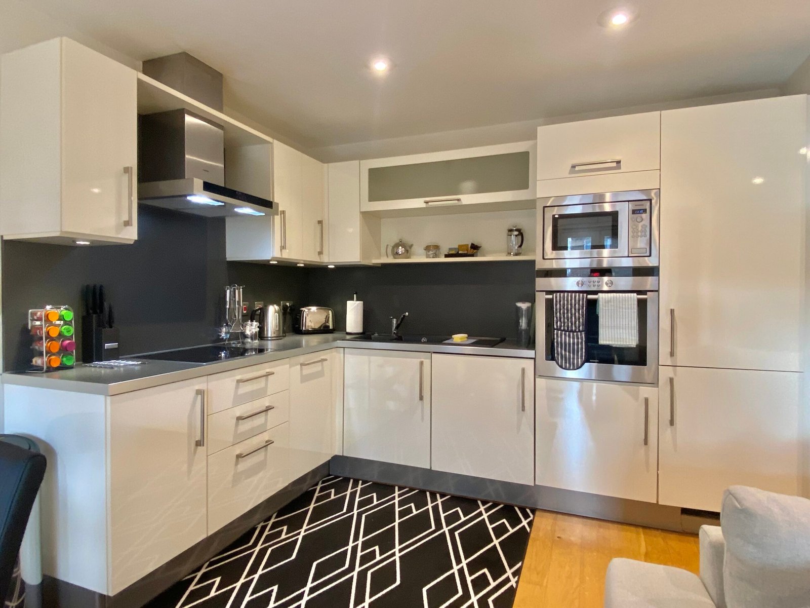 Petersfield Serviced Accommodation | Luxury Cambridge Stays Petersfield-serviced-accommodation-with-luxury-Cambridge-apartments,-parking,-WiFi,-self-catering-facilities-and-flexible-extended-stays.