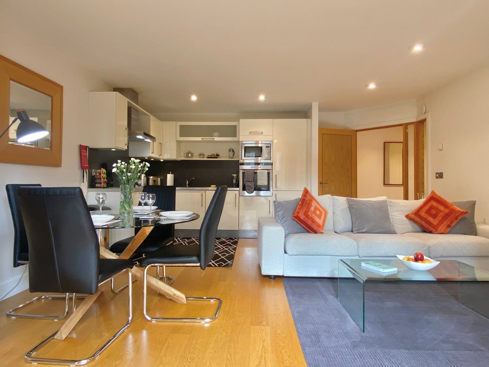 Petersfield Serviced Accommodation | Luxury Cambridge Stays Petersfield-serviced-accommodation-with-luxury-Cambridge-apartments,-parking,-WiFi,-self-catering-facilities-and-flexible-extended-stays.