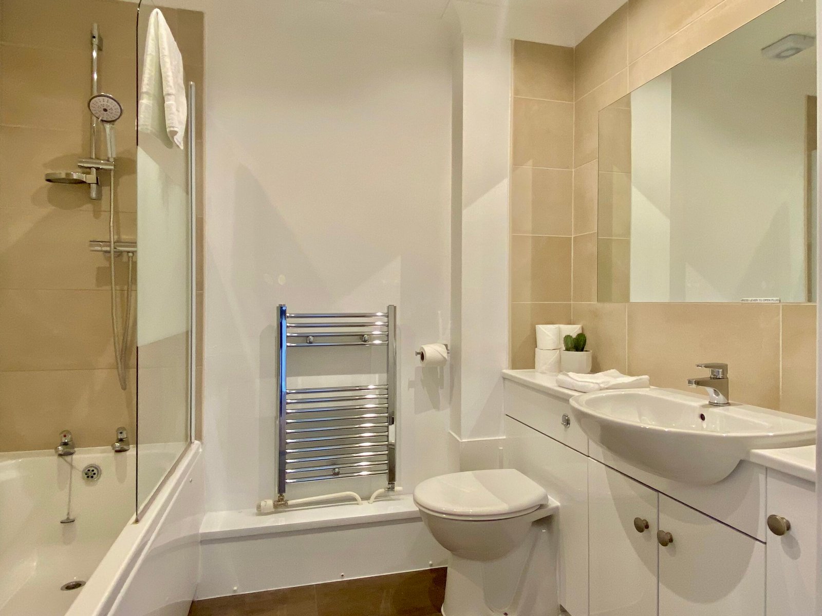 Cambridge Corporate Accommodation – Cherry Hinton | Urban Stay Looking-for-the-best-short-let-accommodation-in-Cambridge?-Book-this-Cambridge-Corporate-Accommodation.-Cheap-direct-rates