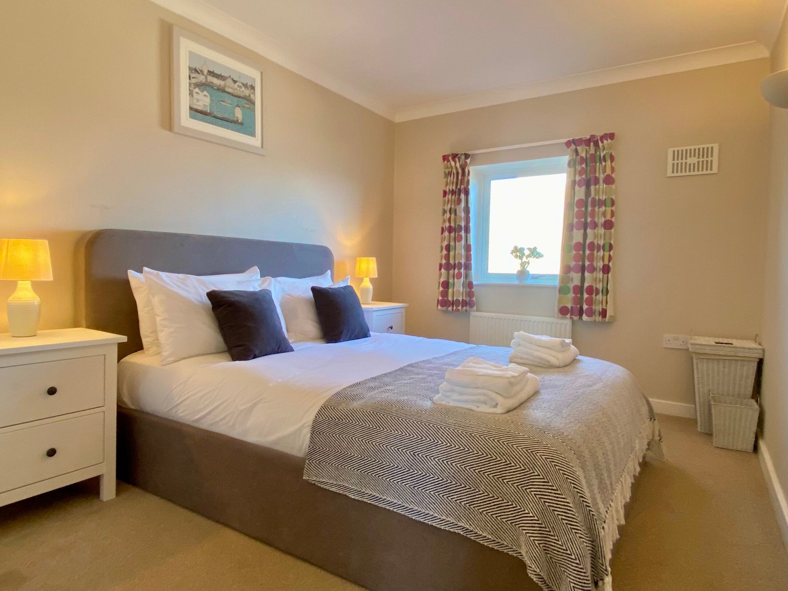 Cambridge Corporate Accommodation – Cherry Hinton | Urban Stay Looking-for-the-best-short-let-accommodation-in-Cambridge?-Book-this-Cambridge-Corporate-Accommodation.-Cheap-direct-rates