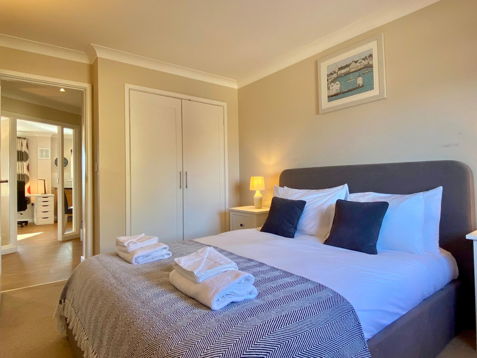 Cambridge Corporate Accommodation – Cherry Hinton | Urban Stay Looking-for-the-best-short-let-accommodation-in-Cambridge?-Book-this-Cambridge-Corporate-Accommodation.-Cheap-direct-rates
