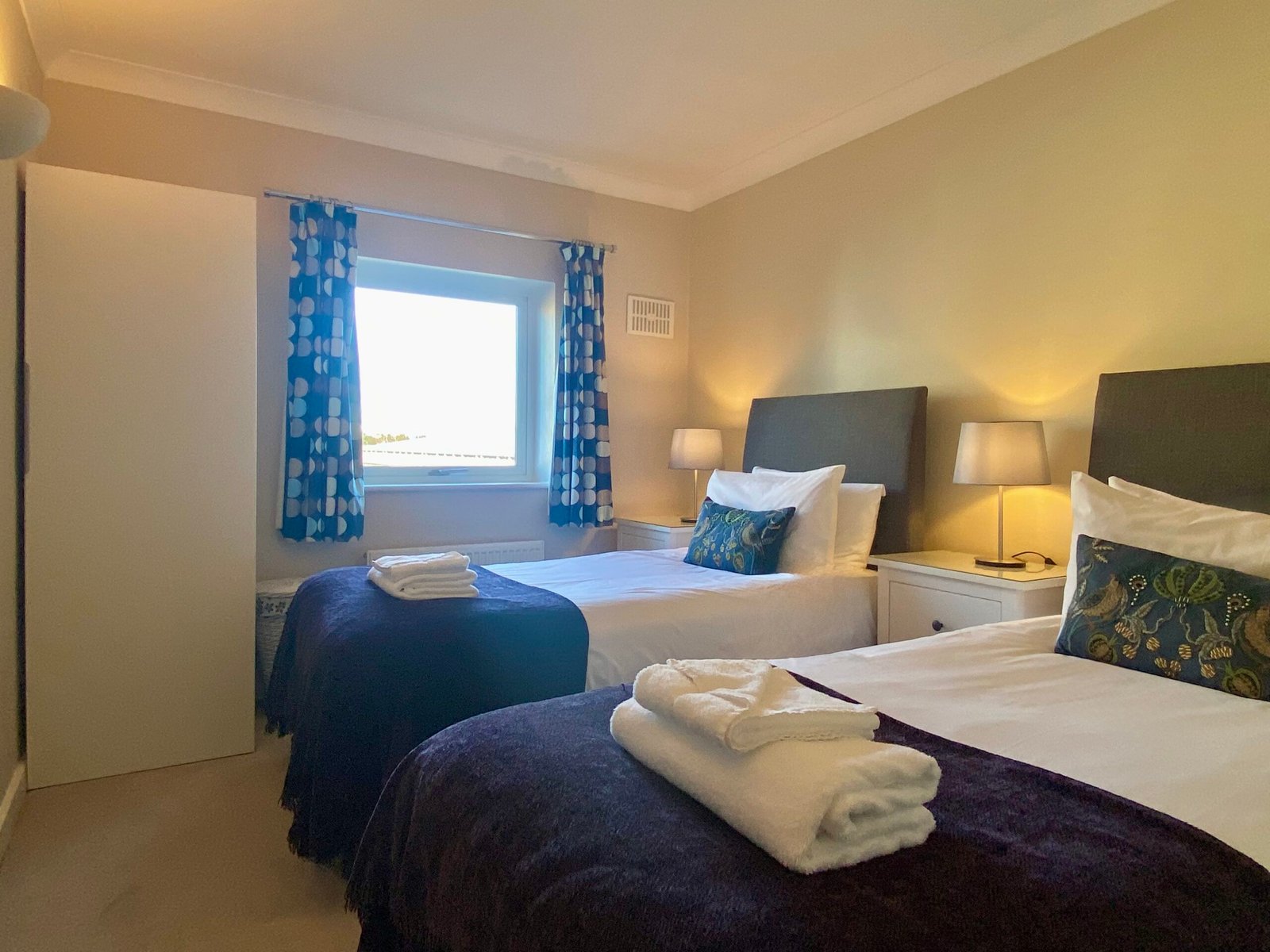 Cambridge Corporate Accommodation – Cherry Hinton | Urban Stay Looking-for-the-best-short-let-accommodation-in-Cambridge?-Book-this-Cambridge-Corporate-Accommodation.-Cheap-direct-rates