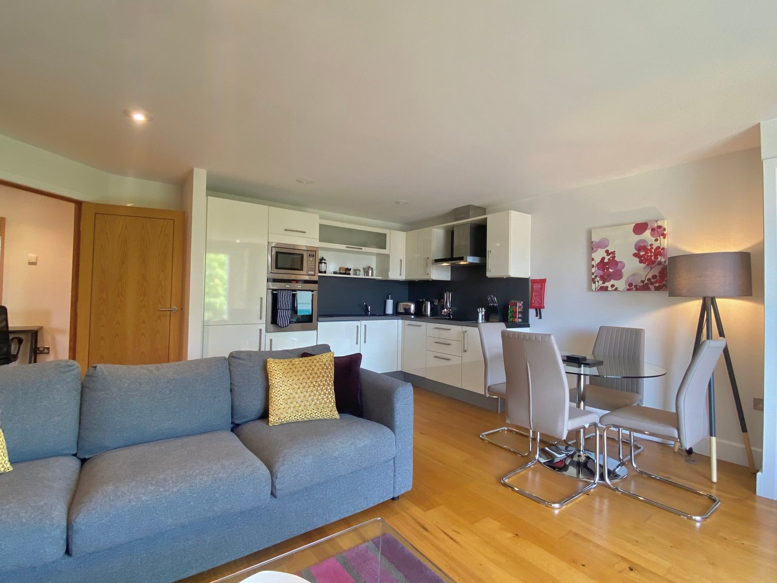 Petersfield Serviced Accommodation | Luxury Cambridge Stays Petersfield-serviced-accommodation-with-luxury-Cambridge-apartments,-parking,-WiFi,-self-catering-facilities-and-flexible-extended-stays.