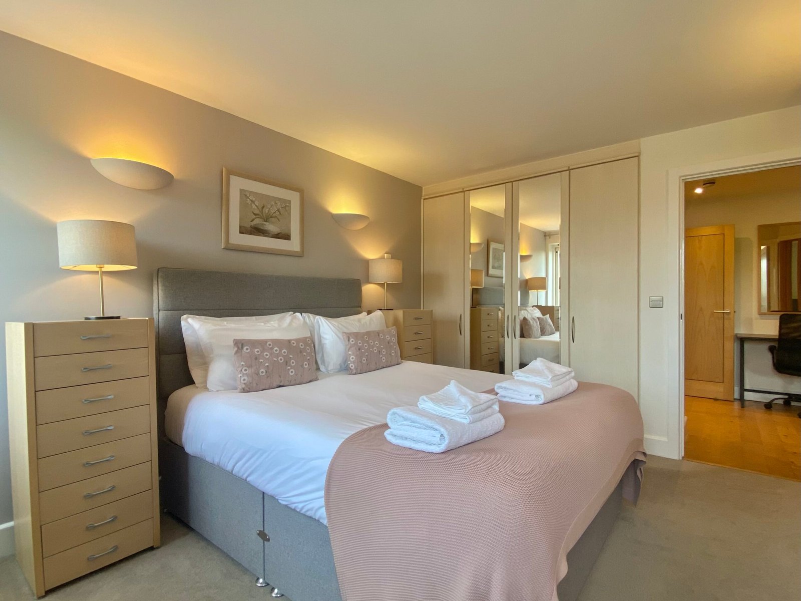 Petersfield Serviced Accommodation | Luxury Cambridge Stays Petersfield-serviced-accommodation-with-luxury-Cambridge-apartments,-parking,-WiFi,-self-catering-facilities-and-flexible-extended-stays.
