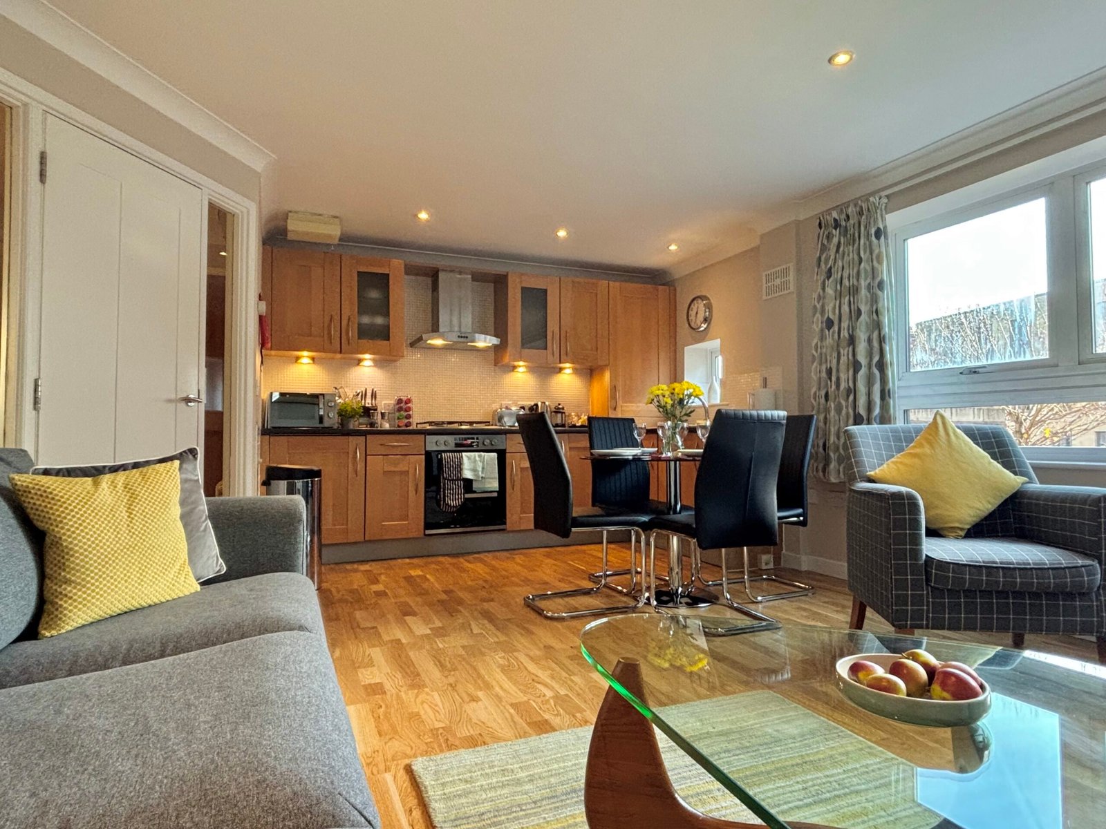 Cambridge Corporate Accommodation – Cherry Hinton | Urban Stay Looking-for-the-best-short-let-accommodation-in-Cambridge?-Book-this-Cambridge-Corporate-Accommodation.-Cheap-direct-rates