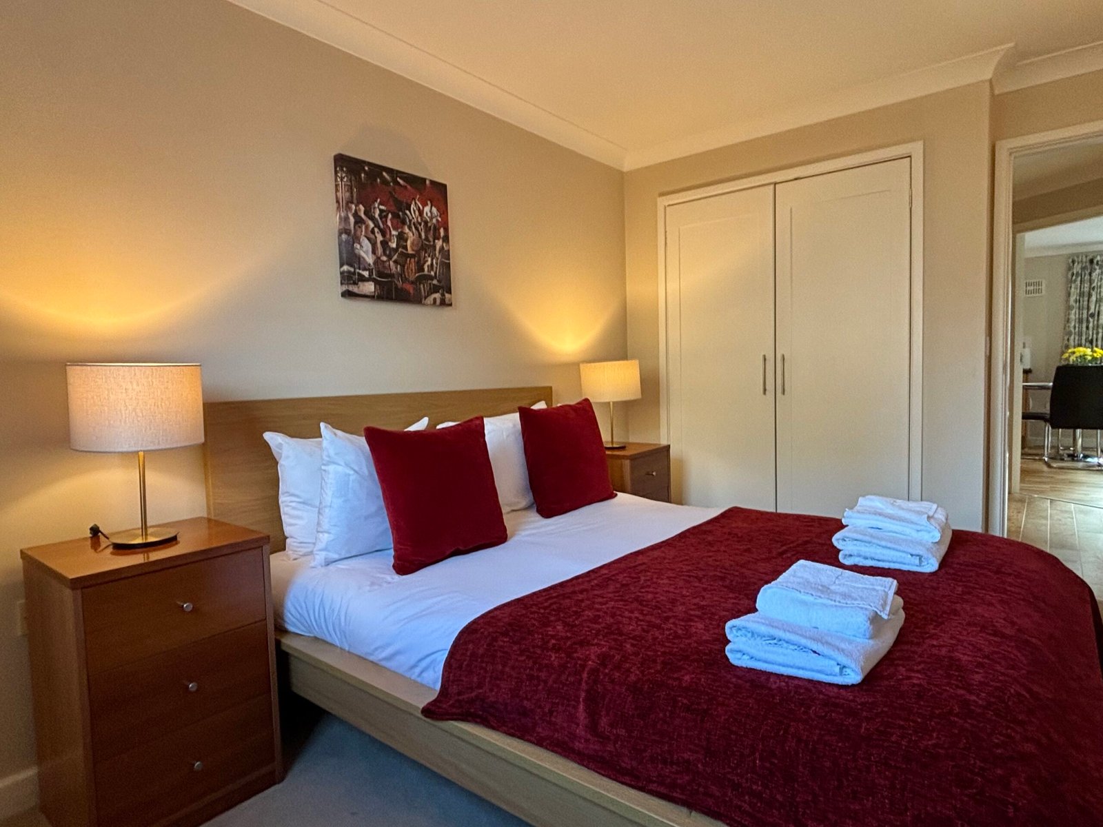 Cambridge Corporate Accommodation – Cherry Hinton | Urban Stay Looking-for-the-best-short-let-accommodation-in-Cambridge?-Book-this-Cambridge-Corporate-Accommodation.-Cheap-direct-rates