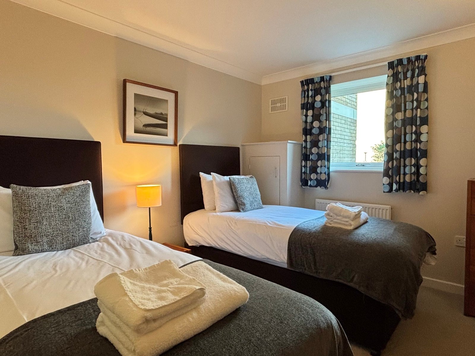 Cambridge Corporate Accommodation – Cherry Hinton | Urban Stay Looking-for-the-best-short-let-accommodation-in-Cambridge?-Book-this-Cambridge-Corporate-Accommodation.-Cheap-direct-rates